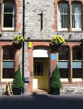 The Lounge Hotel and Bar