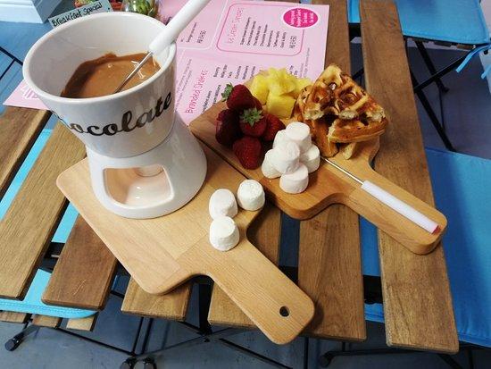Shake, Waffle & Roll